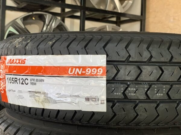 Lốp Maxxis 155R12C 8PR UN999 mặt nằm Lốp Maxxis 155R12C 8PR UN999 Góc Chụp 4