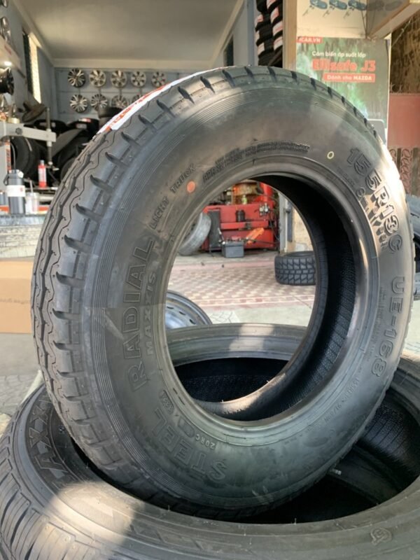Lốp Maxxis 155R13C 8PR UE168 Góc Chụp 3
