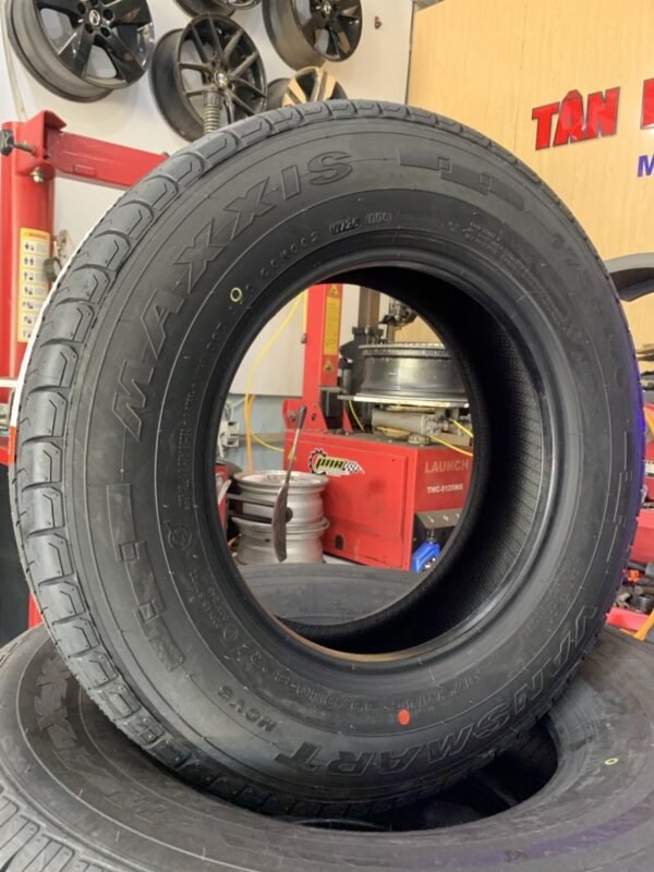 Lốp Maxxis 175R14C 8PR MCV5 Góc Chụp 3