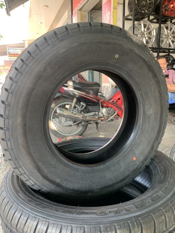 Lốp Maxxis 185R14C 8PR UE168 Góc Chụp 2