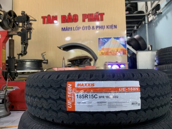 Lốp Maxxis 185R15C 8PR UE168 Góc Chụp 4
