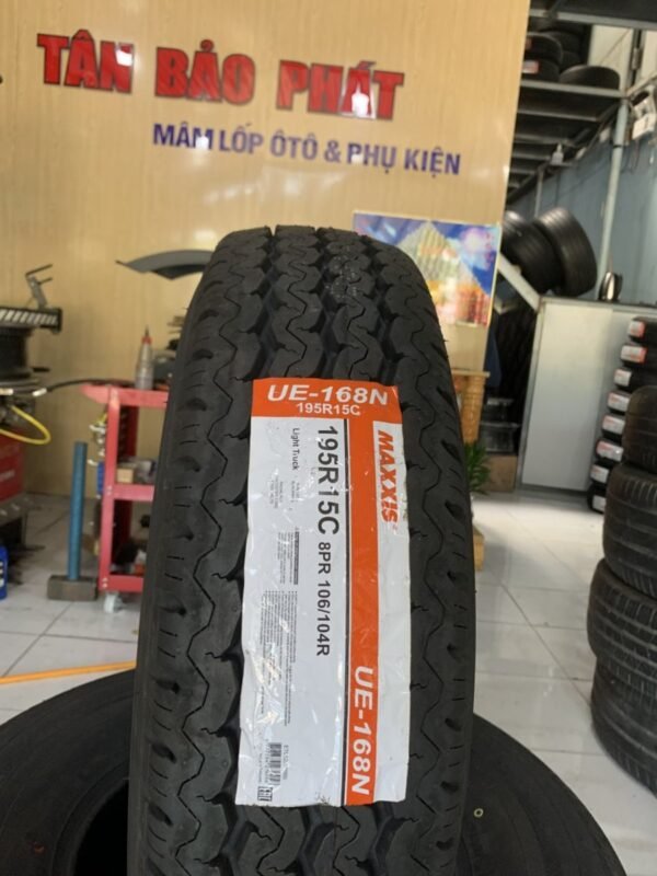 Lốp Maxxis 195R15C 8PR UE168 mặt đứng Lốp Maxxis 195R15C 8PR UE168 Chính Hãng