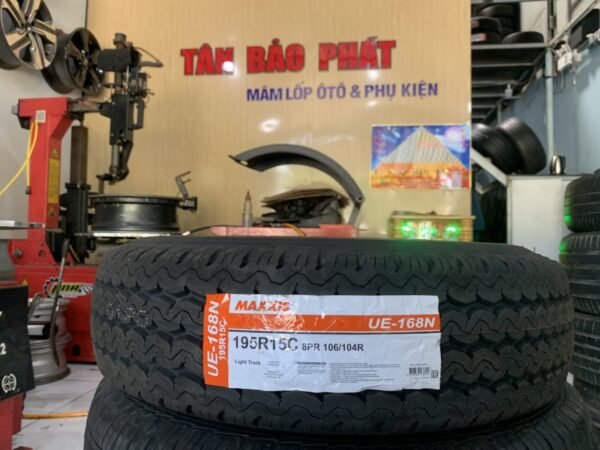 Lốp Maxxis 195R15C 8PR UE168 mặt nằm Lốp Maxxis 195R15C 8PR UE168 Chính Hãng