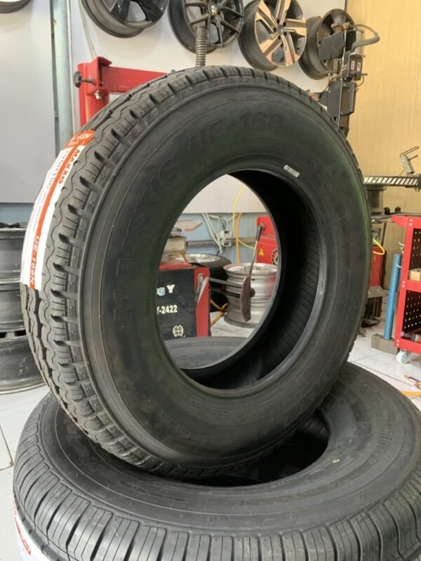Lốp Maxxis 195R15C 8PR UE168 mặt nghiêng phải Lốp Maxxis 195R15C 8PR UE168 Chính Hãng