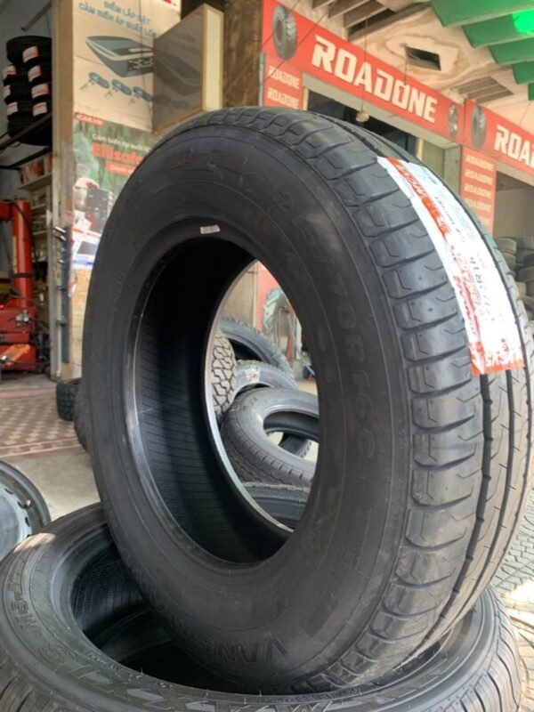 Lốp Maxxis 215/70R16C 8PR MCV5 Chính Hãng