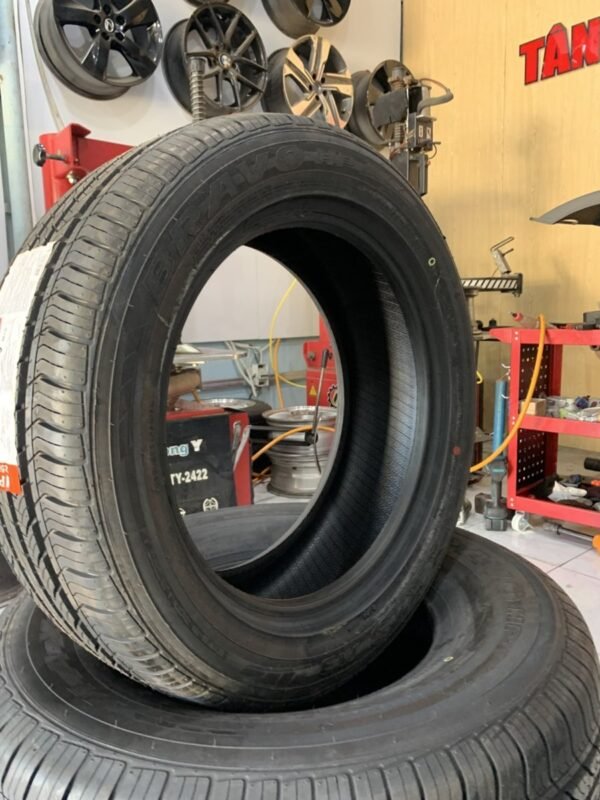Lốp Maxxis 225/55R17 97V HP-M3 Chính Hãng